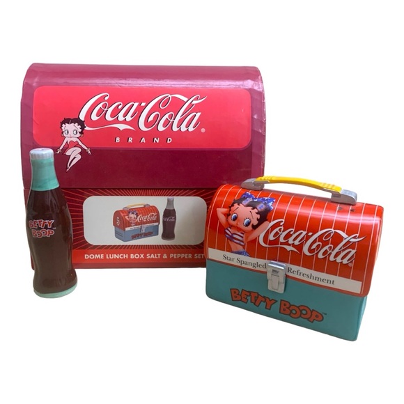 NIB 2004 Coca Cola Betty Boop Dome Lunch Box Salt & Pepper Collectible Set - Picture 7 of 15